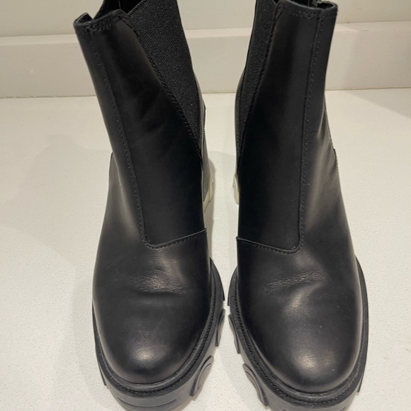 $220 Sorel Brex Heel Chelsea Bootie Boot white heel black winter rain boot 9.5 - Picture 7 of 14
